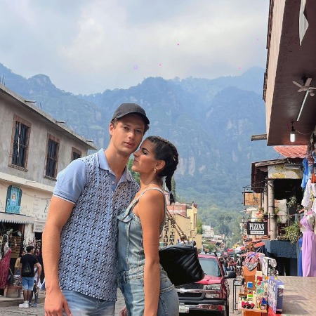 Mar De Regil with her boyfriend.